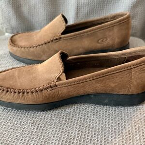 Vintage Dexter women Tan suede loafers size 6.5 M